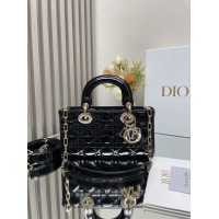 BOLSA DIOR LADY JOY PEQUENA VERNIZ