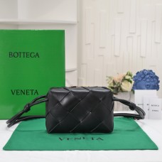 BOTTEGA VENETTA CAMERA